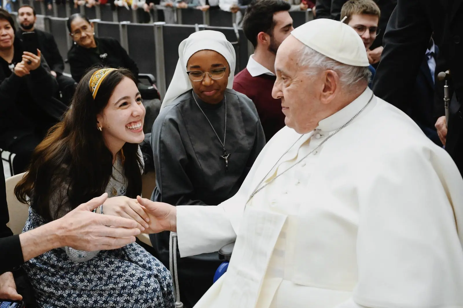 Cristy Meets the Pope 01